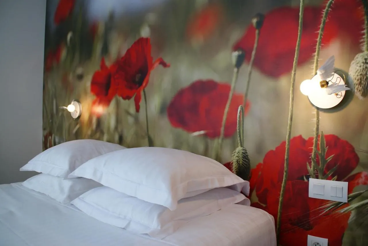 ***  Hotel L’Échappée Belle LʼIsle-Jourdain Francia